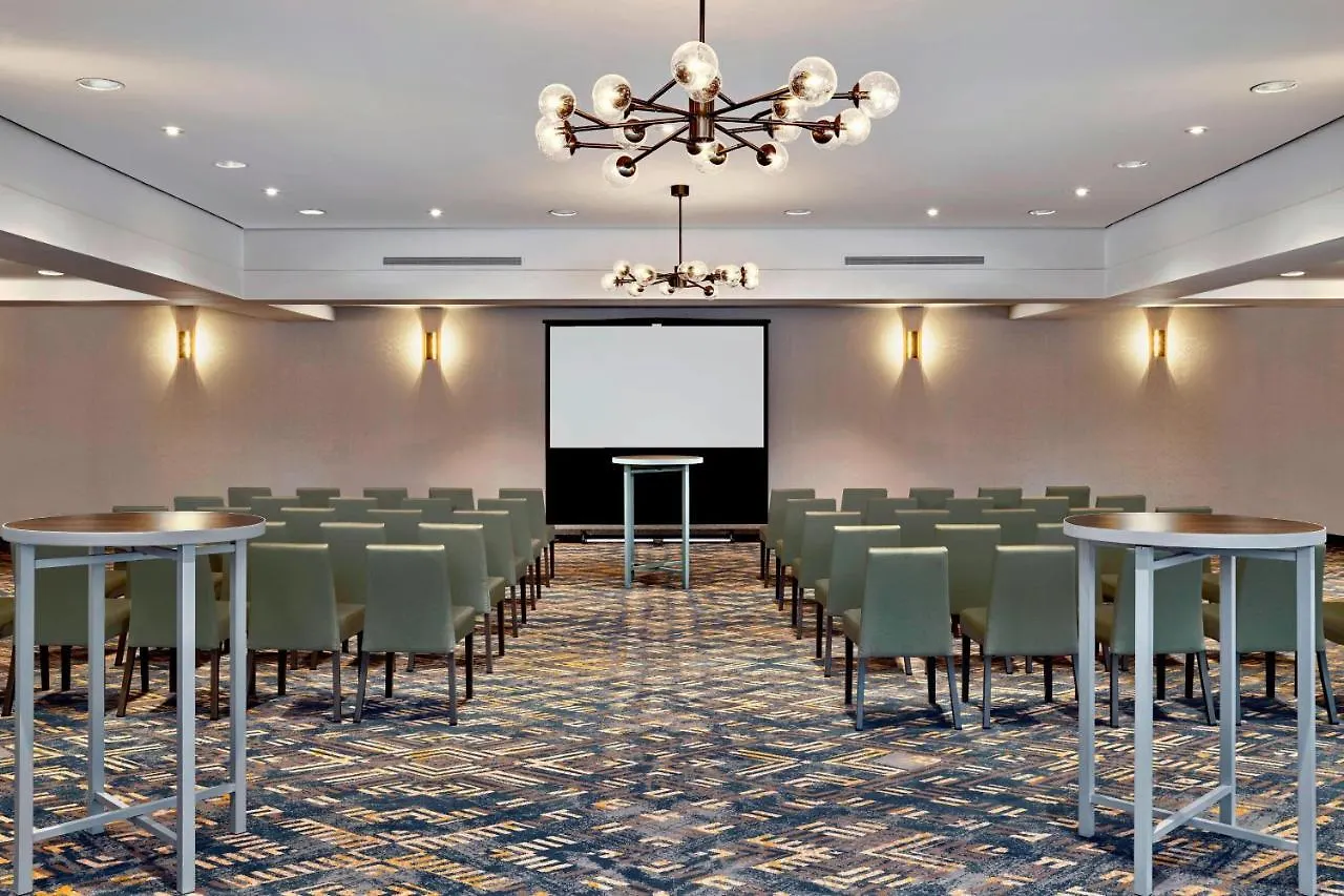 Delta Hotels By Marriott Calgary Downtown 4*,