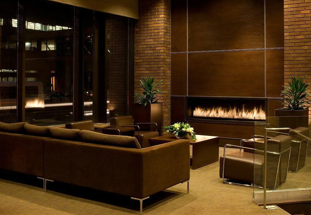 Delta Hotels By Marriott Calgary Downtown 4*,