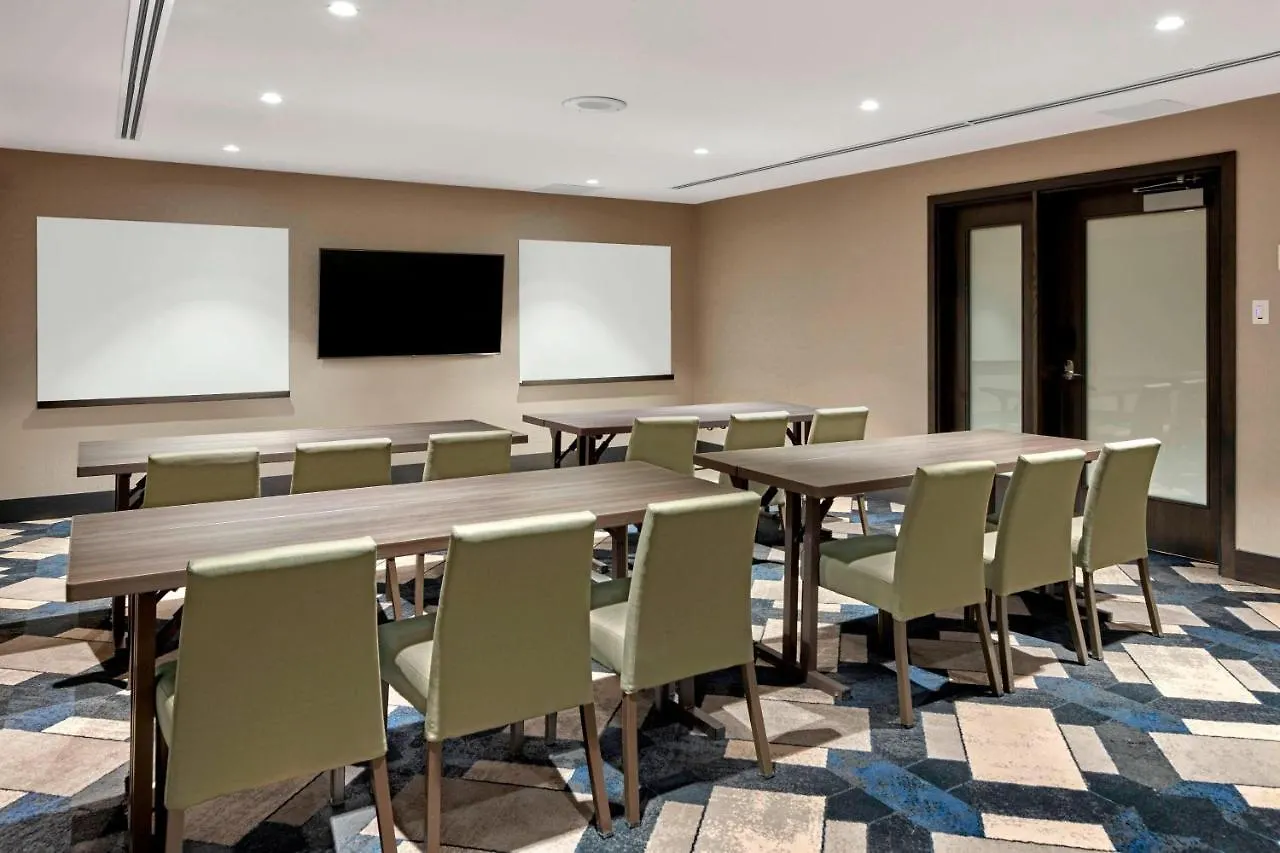 Delta Hotels By Marriott Calgary Downtown 4*,  Канада